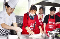 「牛肉板面」開店成功！50平小店日營業(yè)額超兩千元