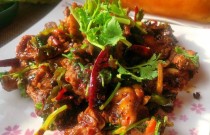 想學(xué)炒雞架小吃？炒雞架小吃培訓(xùn)哪家好？手把手教學(xué)，輕松開店賺錢！