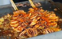 2025年鐵板魷魚(yú)創(chuàng)業(yè)火爆！哪里學(xué)最好？選對(duì)培訓(xùn)，成就你的美食夢(mèng)！