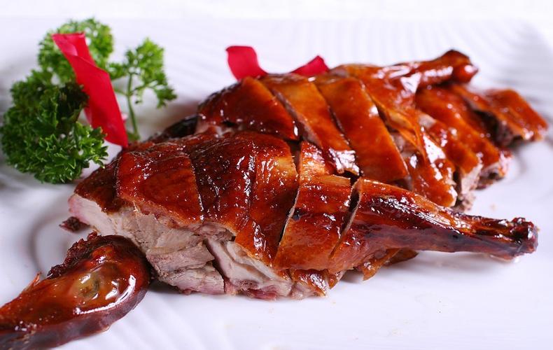 想學(xué)正宗烤鴨，哪里培訓(xùn)效果最好？讓你輕松掌握美味秘訣！