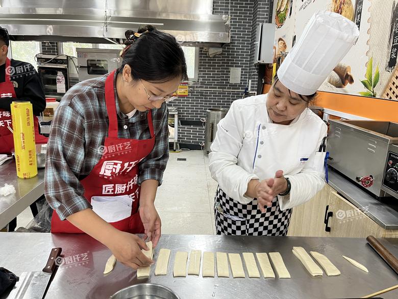 濟南油條麻圓培訓靠譜嗎？炸出來不塌陷的技術(shù)能學會嗎？